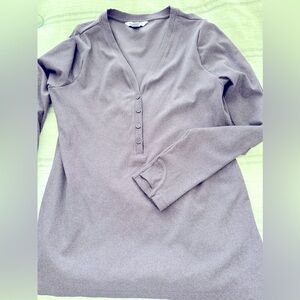Thumb hole long sleeve shirt